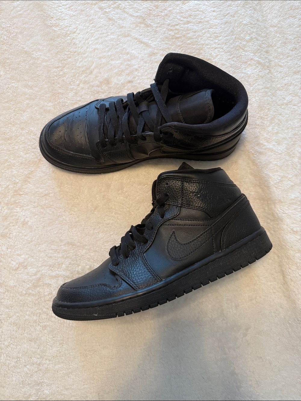 Nike Air Jordan 1 mid Triple black sneaker Men’s Size 9